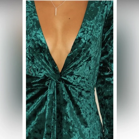 LIMO SONG DRESS IN EMERALD GREEN VELVET - Picture 3 of 8